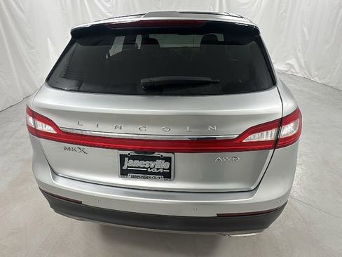 Used 2016 Lincoln MKX Reserve w/ Climate Package AWD/4WD image 4