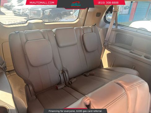 Used 2012 Chrysler Town & Country Touring-L w/ Premium Group FWD image 27