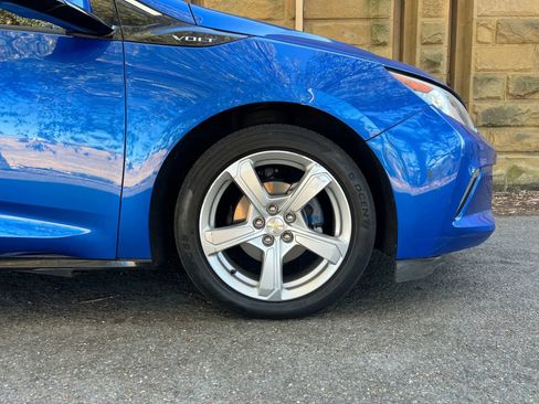 Used 2017 Chevrolet Volt LT w/ Comfort Package image 39