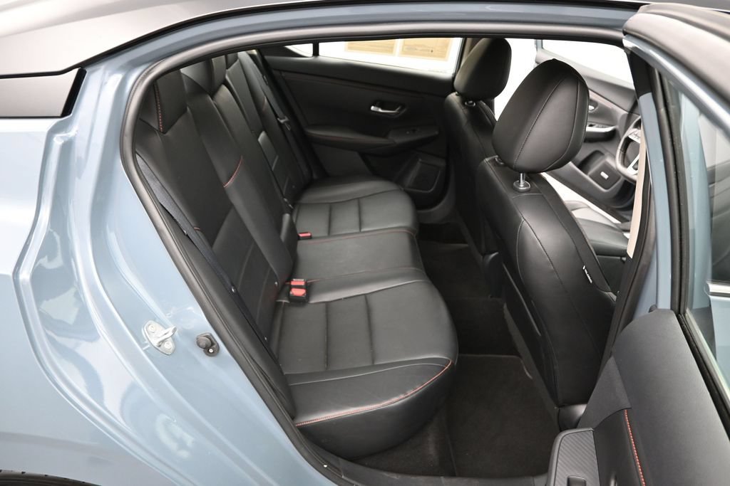 Used 2025 Nissan Sentra SR w/ SR Premium Package FWD image 8