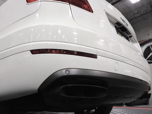 Used 2017 Bentley Bentayga image 86