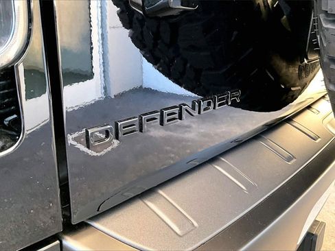 New 2025 Land Rover Defender 110 image 9
