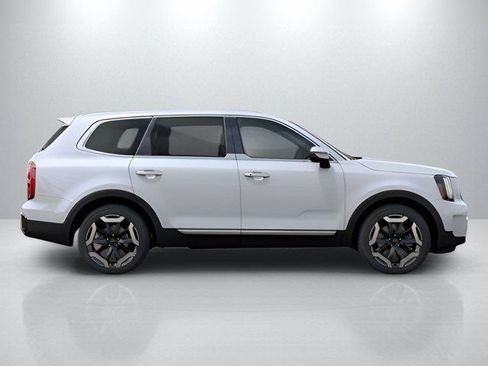 Used 2025 Kia Telluride S FWD image 7