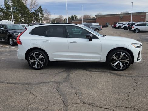 Used 2022 Volvo XC60 T8 R-Design w/ Advanced Package image 16