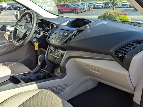 Used 2017 Ford Escape SE FWD image 25