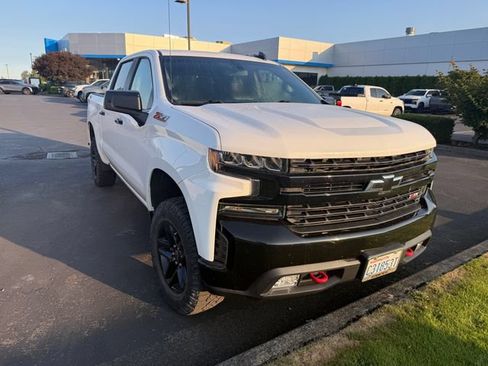 Used 2019 Chevrolet Silverado 1500 LT Trail Boss AWD/4WD image 2