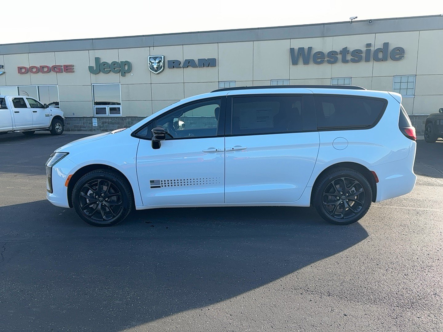 New 2027 Chrysler Pacifica Select AWD/4WD image 7
