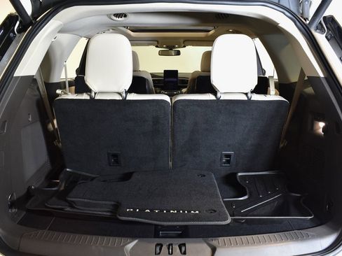 Used 2020 Ford Explorer Platinum w/ Premium Technology Package image 28