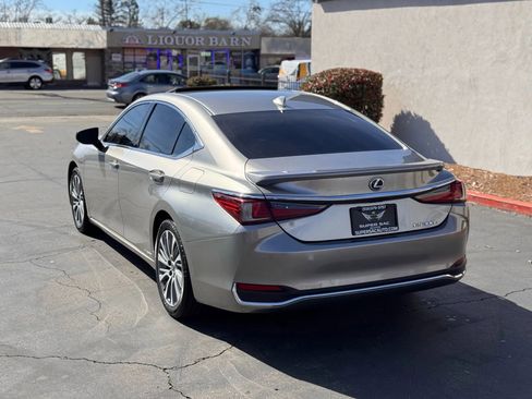 Used 2020 Lexus ES 300h w/ Premium Package image 4