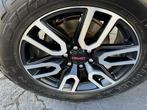 Used 2023 GMC Sierra 1500 AT4 w/ Technology Package image 10