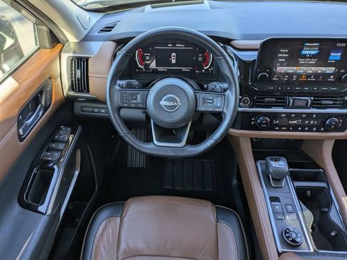 Used 2023 Nissan Pathfinder Platinum w/ Cargo Package image 18