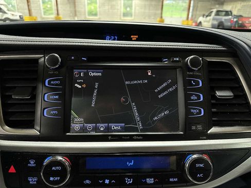 Used 2019 Toyota Highlander XLE AWD/4WD image 20