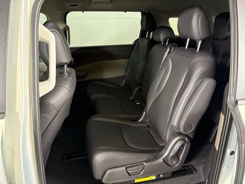 New 2026 Kia Carnival EX FWD image 39