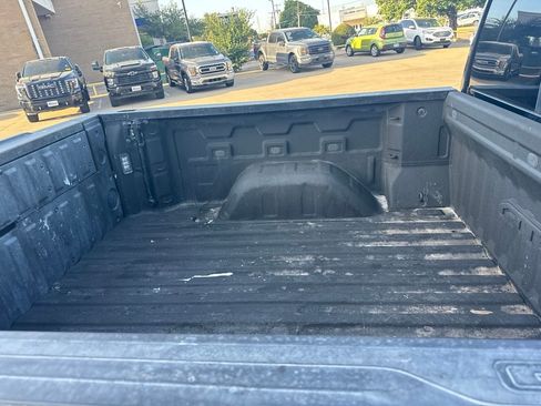 Used 2023 GMC Sierra 1500 AT4 w/ Technology Package AWD/4WD image 4