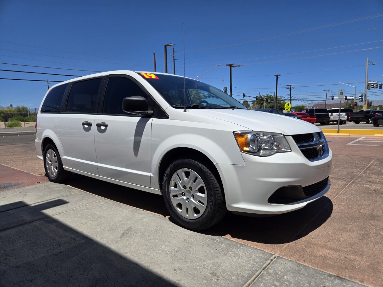 Used 2019 Dodge Grand Caravan SE w/ UConnect Hands-Free Group FWD image 4