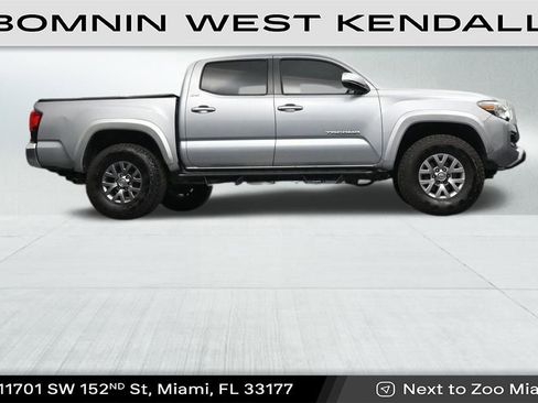 Used 2019 Toyota Tacoma SR5 w/ SR5 Appearance Package (SM) image 26