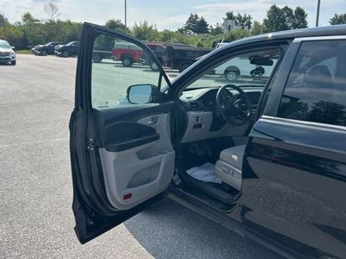 Used 2021 Honda Pilot EX image 11
