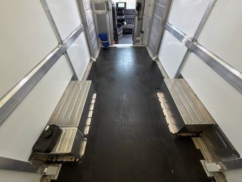 Used 2025 Chevrolet Brightdrop 600 w/ Power Door Package image 23