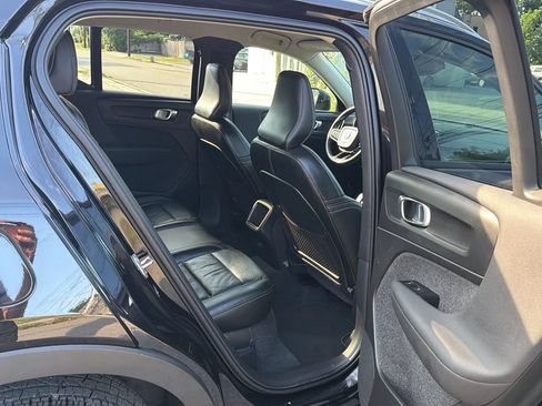 Used 2022 Volvo XC40 T4 Momentum FWD image 26