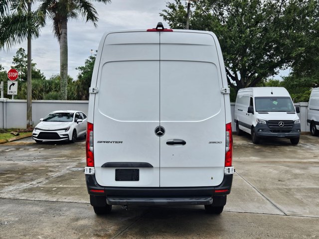 Used 2023 Mercedes-Benz Sprinter 2500 image 4