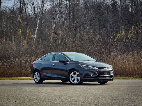 Used 2016 Chevrolet Cruze Premier image 2