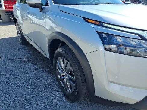 Used 2025 Nissan Pathfinder SV AWD/4WD image 21