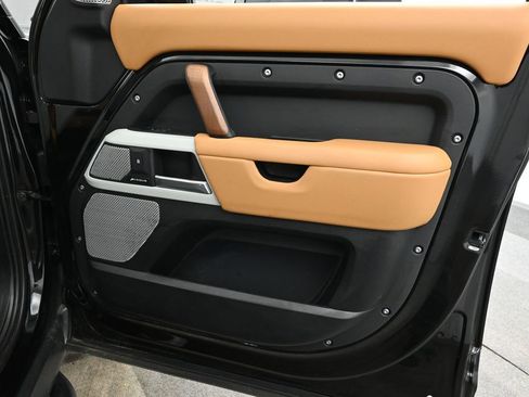 Used 2024 Land Rover Defender 130 S image 22