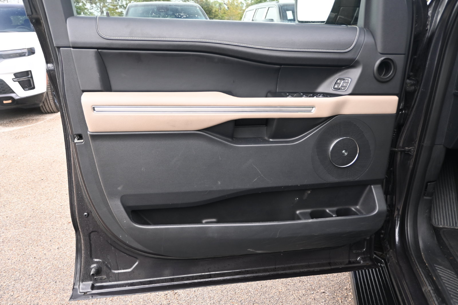 Used 2024 Ford Expedition Max Limited RWD image 8