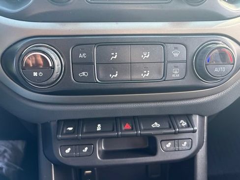 Used 2017 Chevrolet Colorado Z71 w/ Z71 Midnight Edition AWD/4WD image 31