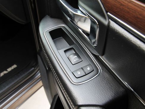 Used 2017 RAM 2500 Laramie image 39