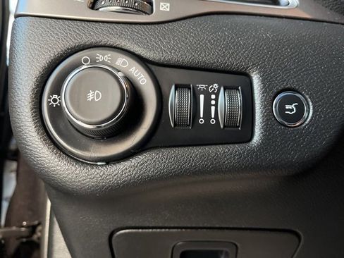 Used 2020 Jeep Cherokee Latitude Lux w/ Comfort/Convenience Group image 16