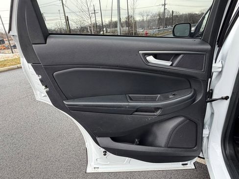 Used 2020 Ford Edge SE image 17