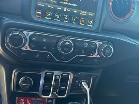 Used 2022 Jeep Gladiator Mojave w/ Cold Weather Group AWD/4WD image 9