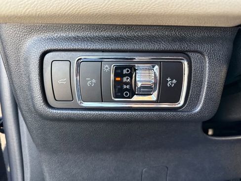 Used 2025 Lincoln Corsair AWD image 34