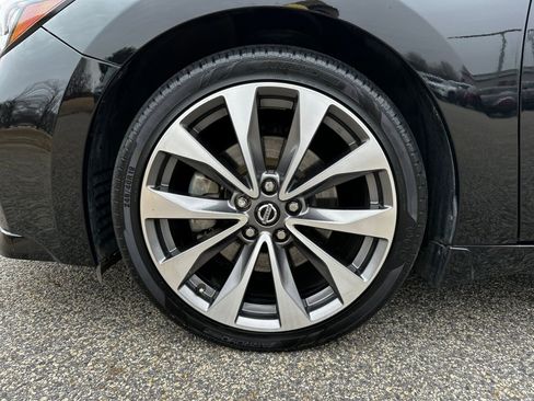 Certified 2019 Nissan Maxima Platinum w/ Illumination Package image 11