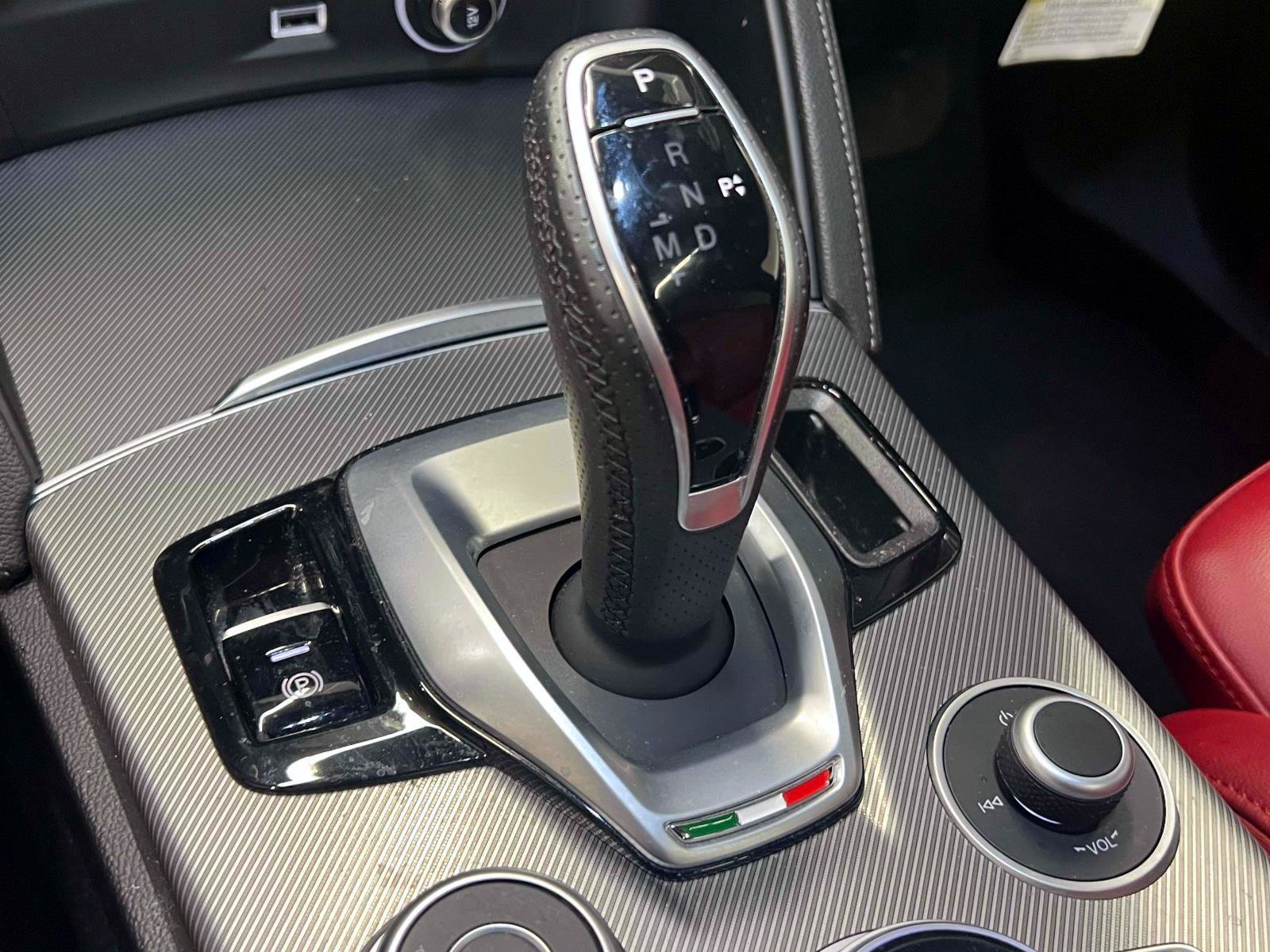 Used 2023 Alfa Romeo Stelvio Veloce AWD/4WD image 24
