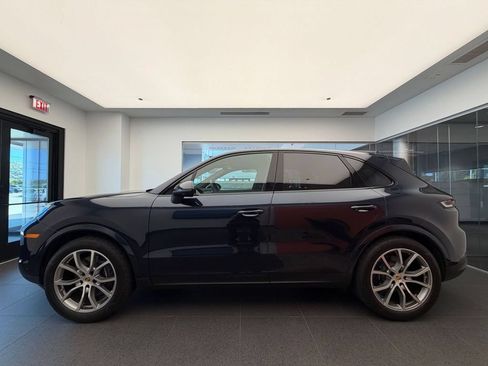 Used 2024 Porsche Cayenne AWD/4WD image 2