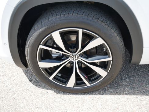 Certified 2025 Volkswagen Atlas SEL Premium R-Line AWD/4WD image 15