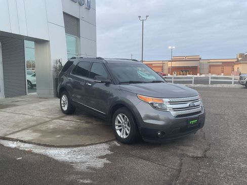 Used 2013 Ford Explorer XLT image 7