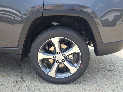 New 2025 Jeep Grand Cherokee Limited image 16