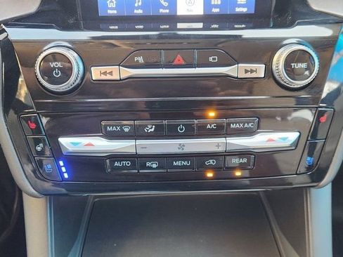 Used 2023 Ford Explorer Platinum w/ Premium Technology Package image 22