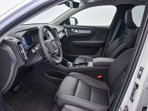 New 2026 Volvo XC40 B5 Ultra w/ Climate Package image 19