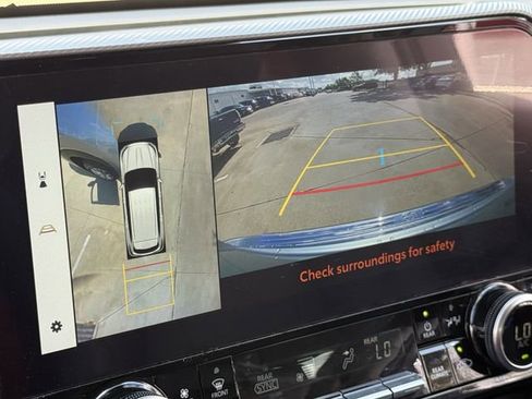 Used 2023 Toyota Highlander Platinum image 18