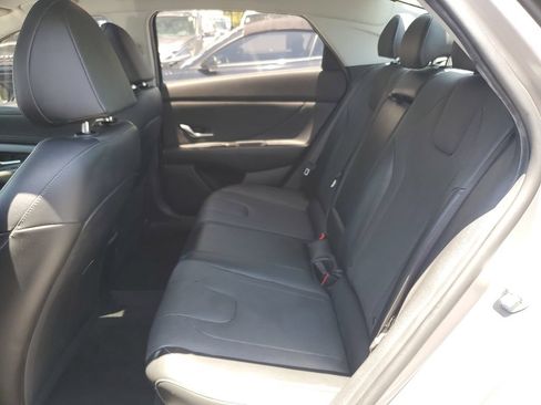Used 2022 Hyundai Elantra Limited w/ Cargo Package FWD image 13