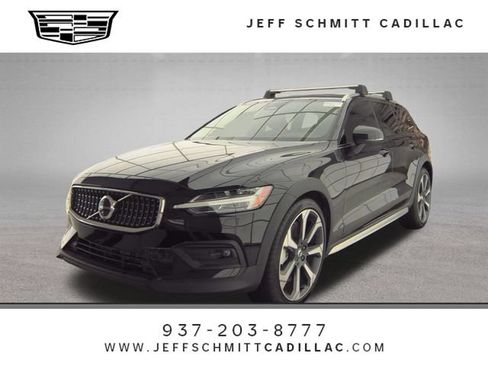 Used 2025 Volvo V60 B5 Cross Country Ultra AWD/4WD image 1