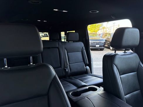 Used 2025 Chevrolet Suburban Z71 AWD/4WD image 37