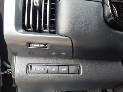 Used 2024 Nissan Pathfinder SL image 28