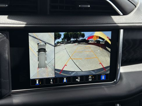 Used 2023 GMC Yukon Denali RWD image 26