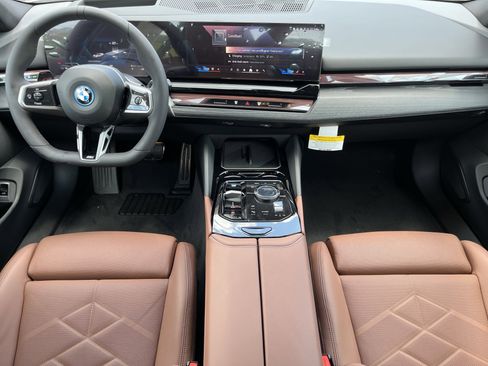New 2026 BMW i5 eDrive40 w/ M Sport Package image 3