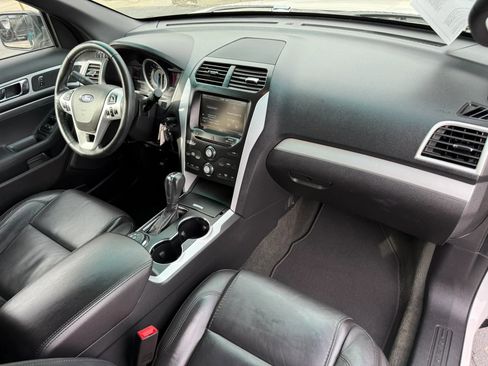 Used 2014 Ford Explorer XLT w/ Equipment Group 202A image 24